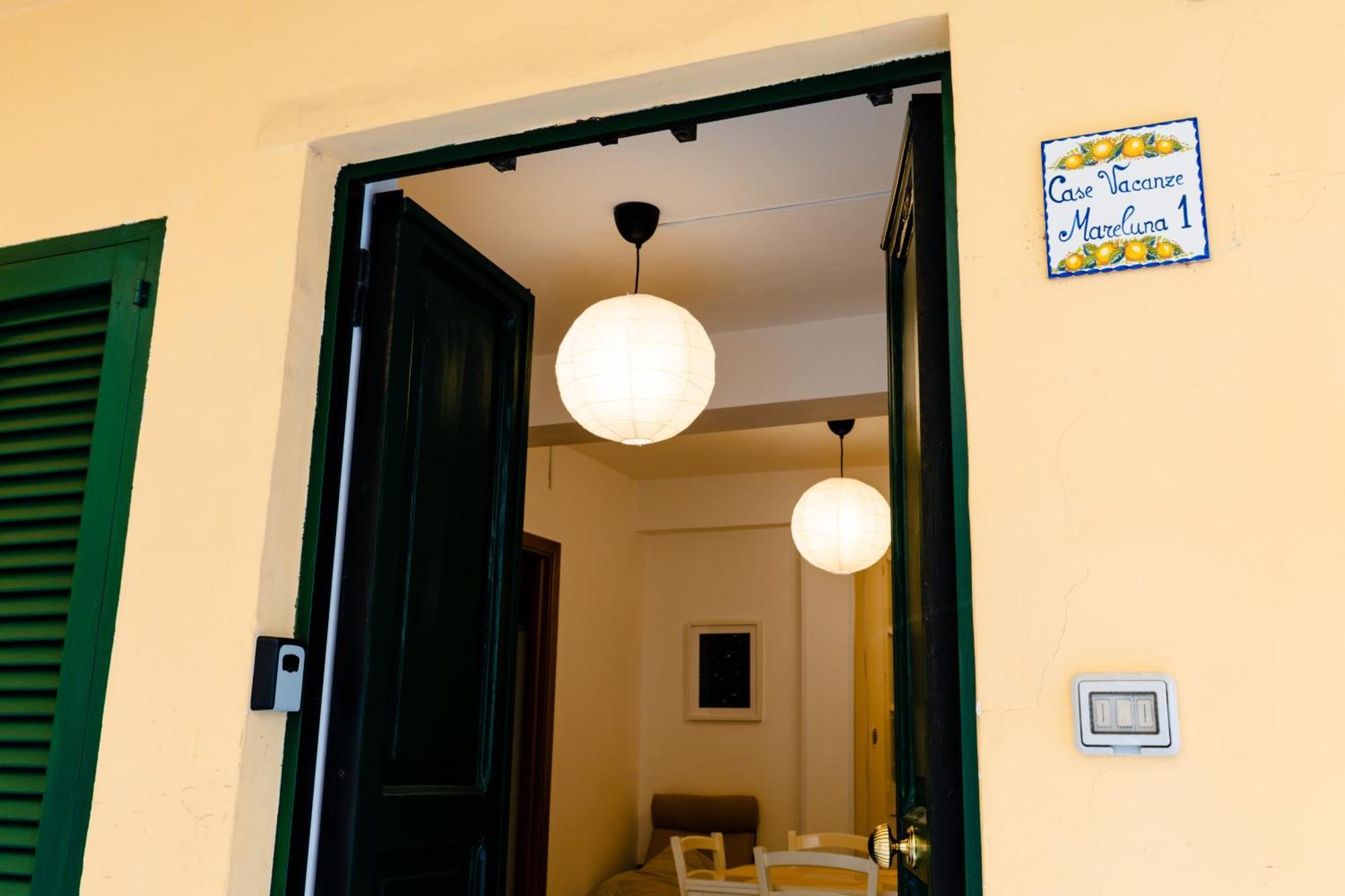 Mare Luna accommodation Salerno Esterno foto